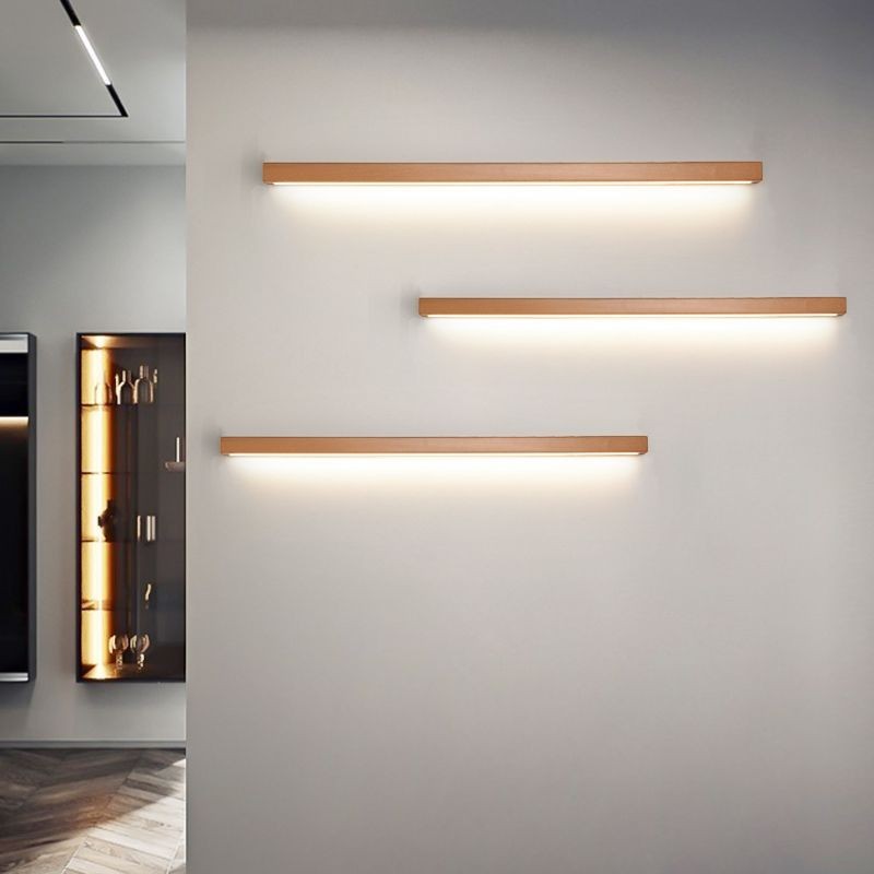 Appliques murales linéaires Dimoree en bois naturel avec éclairage LED chaud installées sur un mur gris moderne