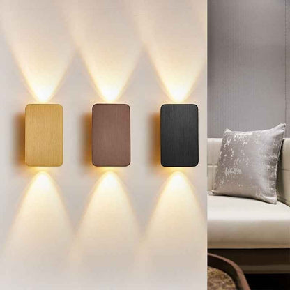 Appliques murales Dimoree carrées en métal avec éclairage LED bidirectionnel, disponibles en or, café et noir.