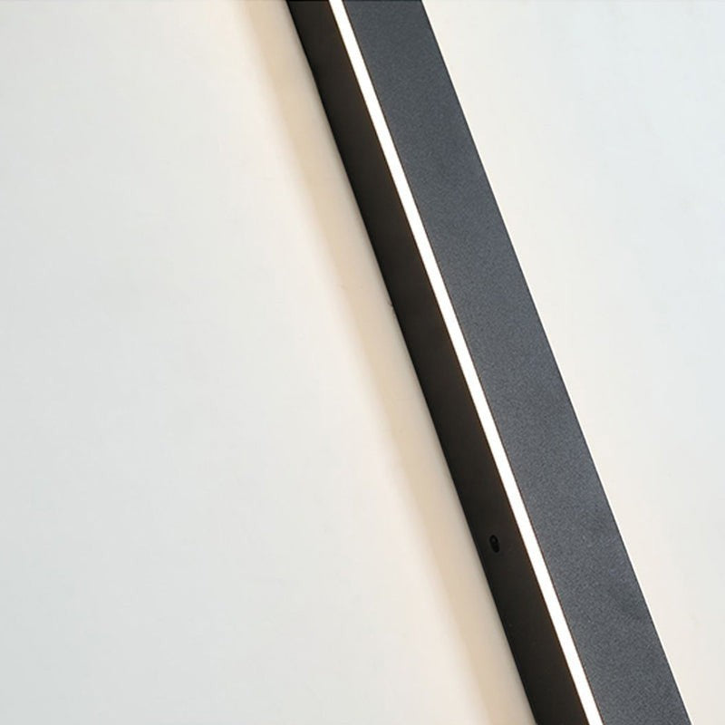 Applique murale extérieure Dimoree minimaliste noire en métal avec éclairage LED linéaire pour terrasse
