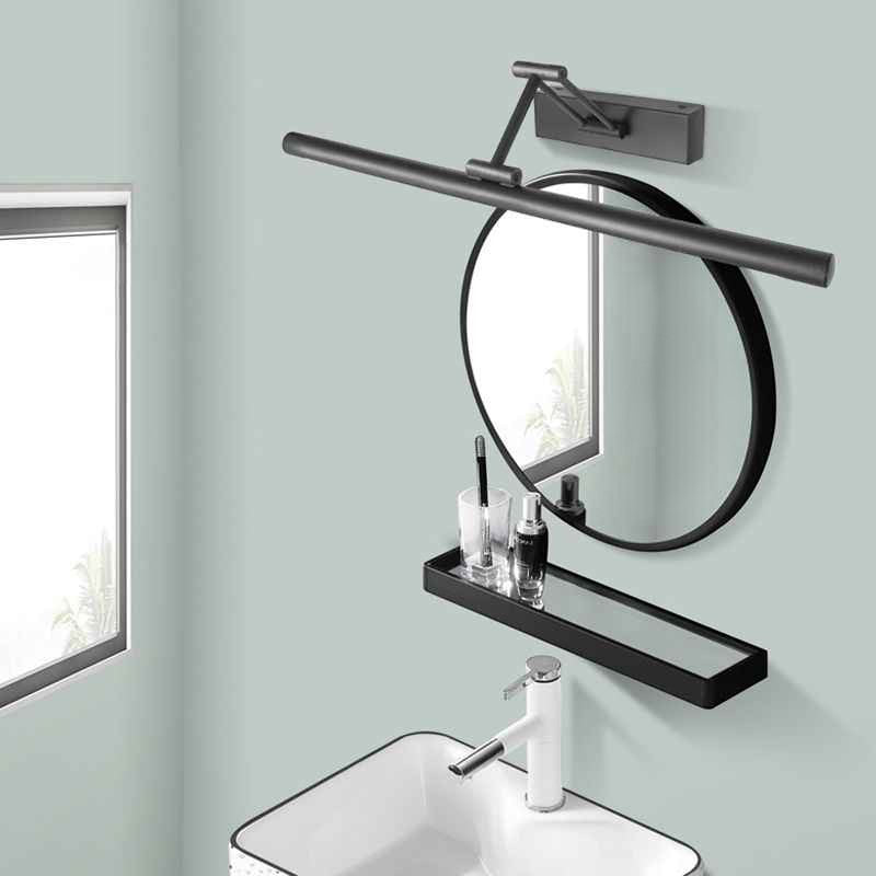Applique murale linéaire Dimoree noire réglable au-dessus d'un miroir rond et d'une étagère dans une salle de bain