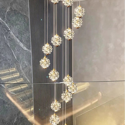 Grand lustre suspendu contemporain Dimoree avec sphères en cristal étincelantes et base en métal chromé poli