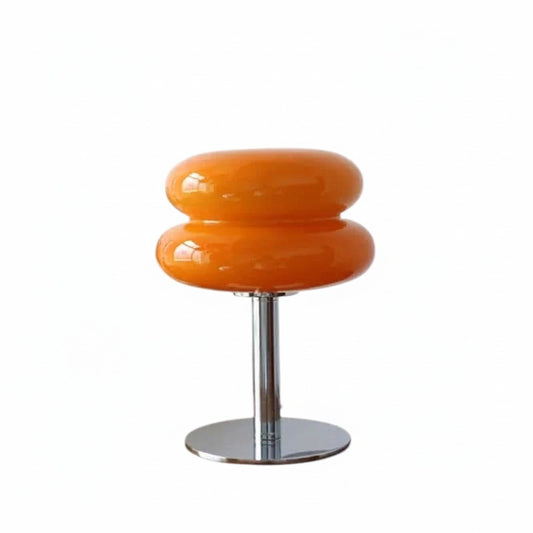 Lampe de table Dimoree en verre soufflé orange avec pied en métal chromé au design rétro-chic organique.
