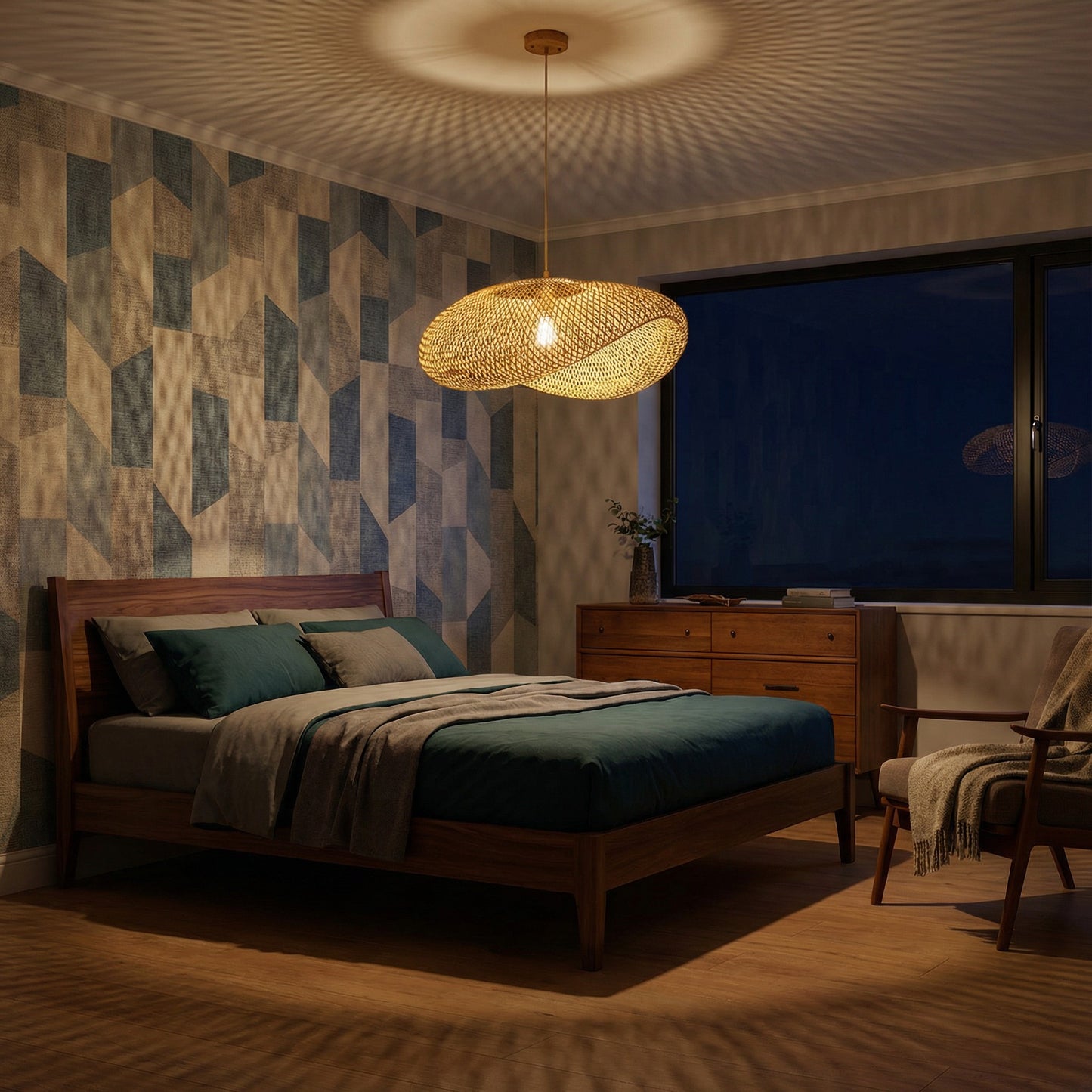 Lustre en rotin Dimoree suspendu au-dessus d'un lit dans une chambre moderne, diffusant une lumière douce et chaleureuse