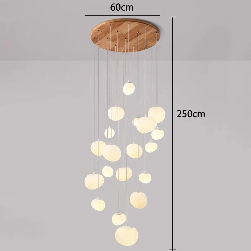 Lustre suspendu moderne Dimoree avec base en bois et multiples globes lumineux en verre pour salon ou escalier