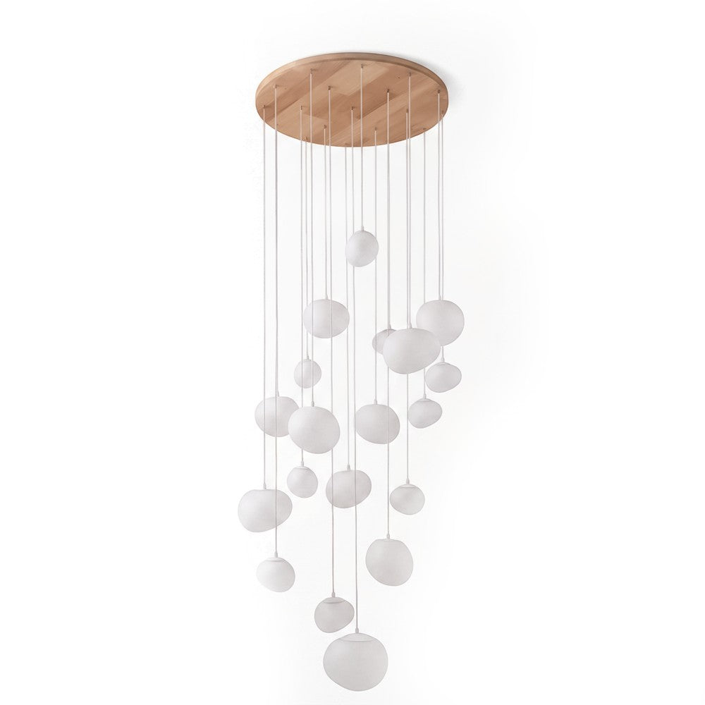 Lustre suspendu Dimoree moderne avec multiples sphères en verre dépoli et base ronde en bois clair pour salon