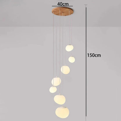 Lustre suspendu moderne Dimoree avec base en bois et sept globes lumineux en verre dépoli pour salon ou escalier.