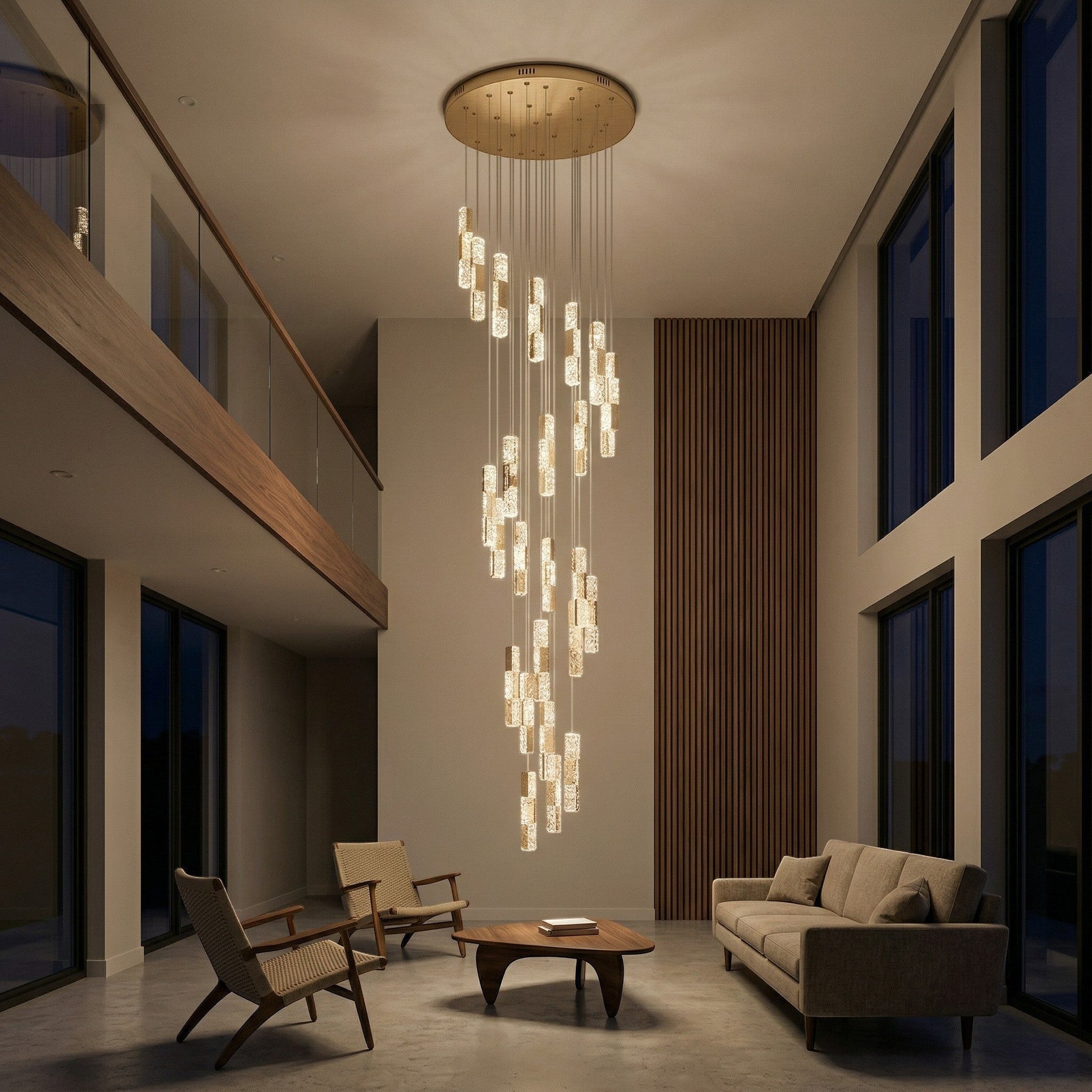 Lustre suspendu Dimoree en spirale avec finition dorée et diffuseurs en verre texturé dans un salon moderne