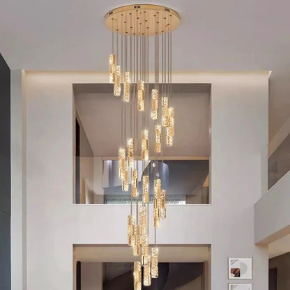 Lustre suspendu Dimoree en spirale avec finition dorée et diffuseurs en verre texturé pour un salon luxueux