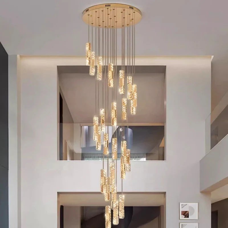 Lustre suspendu Dimoree en spirale avec finition dorée et diffuseurs en verre texturé pour un salon luxueux