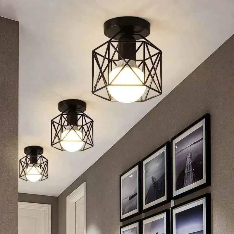 Plafonnier industriel vintage Dimoree en métal noir avec cage géométrique pour un éclairage élégant dans un couloir