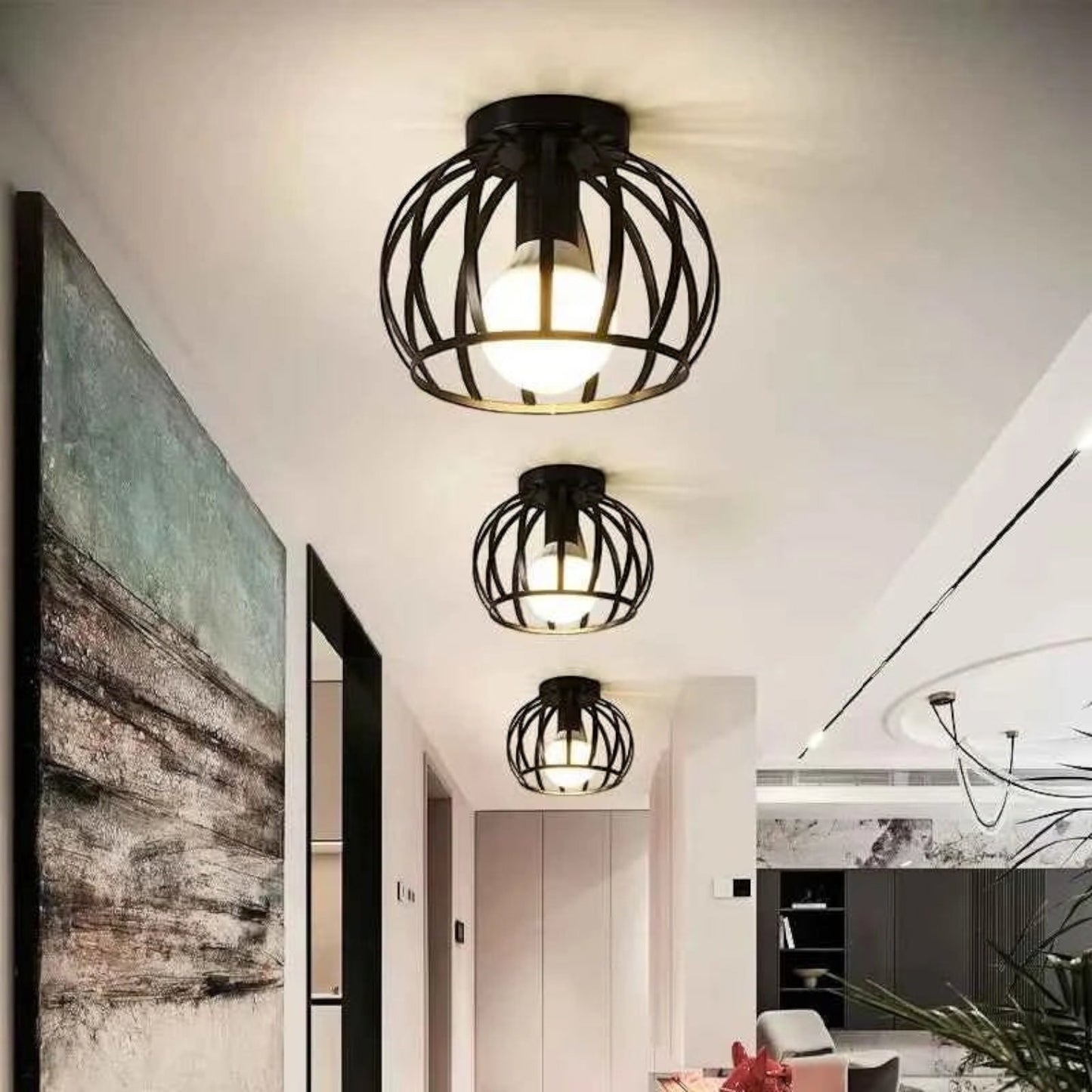 Plafonnier industriel Dimoree en métal noir avec cage ronde pour un éclairage vintage dans un couloir moderne