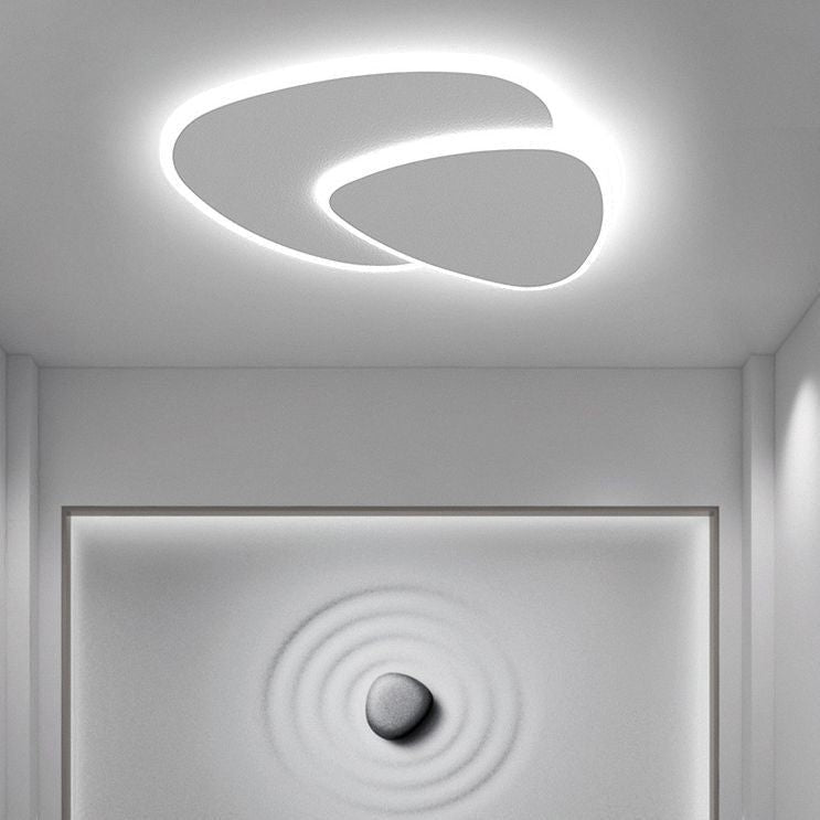 Plafonnier Dimoree blanc au design triangulaire moderne avec éclairage LED dimmable diffusant une lumière douce