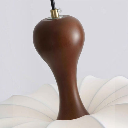 Suspension Dimoree sculptée avec base en bois noyer et abat-jour en tissu blanc, design moderne et élégant