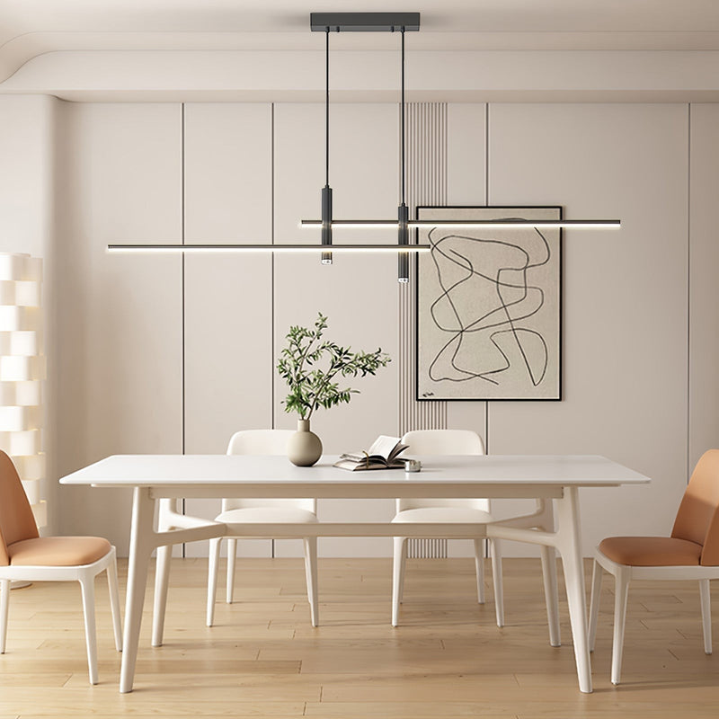 Suspension design minimaliste Dimoree en métal noir au-dessus d'une table à manger moderne dans un salon épuré