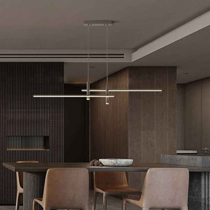 Suspension design minimaliste Dimoree en métal noir au-dessus d'une table de salle à manger contemporaine