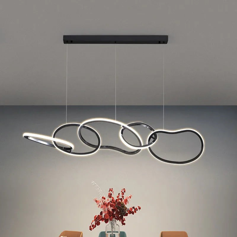 Suspension lumineuse Dimoree moderne avec anneaux noirs entrelacés et éclairage LED pour salle à manger
