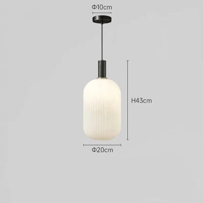 Suspension Dimoree moderne en verre dépoli nervuré avec structure en métal noir mat pour éclairage intérieur élégant.