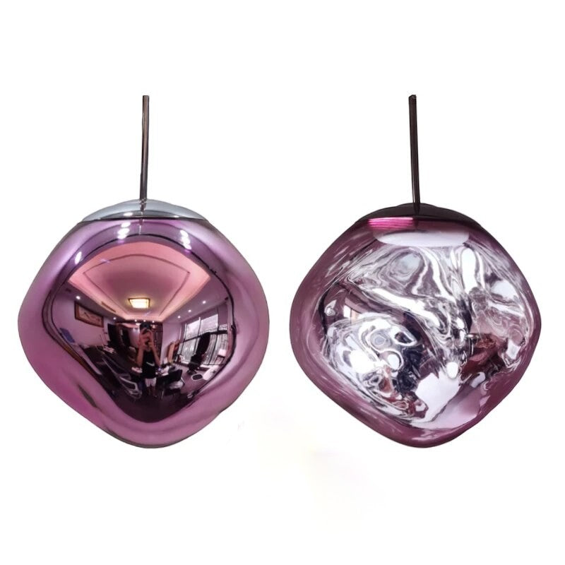 Suspension lumineuse Dimoree en verre soufflé rose miroir, design organique moderne pour intérieur contemporain.