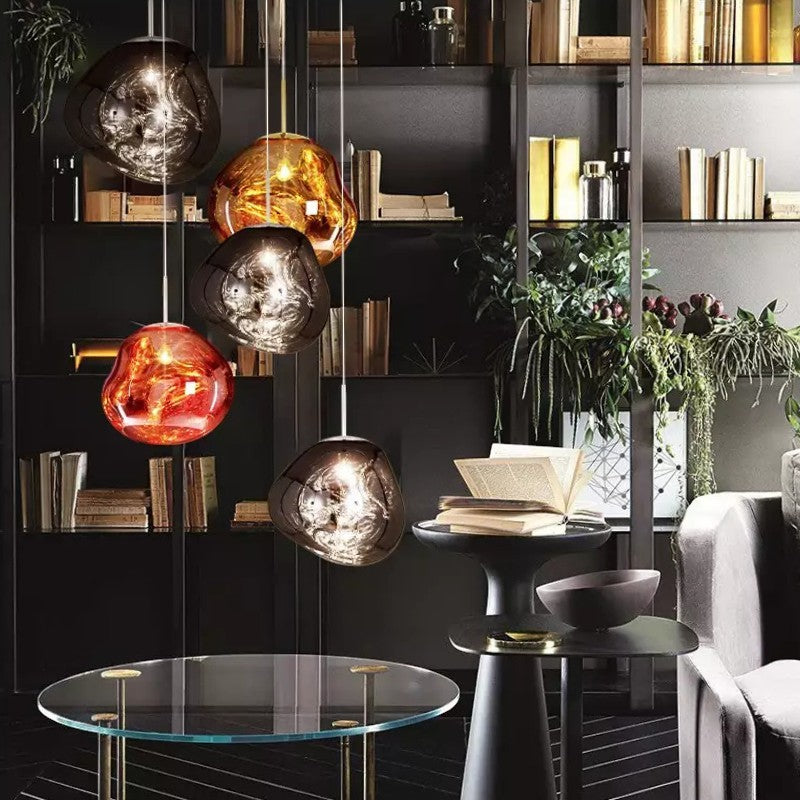 Suspension Dimoree design moderne en verre soufflé aux reflets ambrés et fumés pour un éclairage sculptural unique.