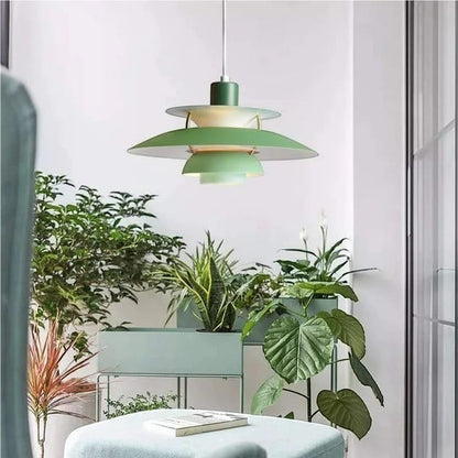 Suspension Dimoree Macaron vert sauge en métal au design moderne suspendue au-dessus de plantes d'intérieur