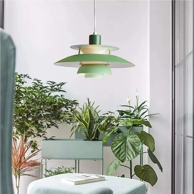 Suspension Dimoree Macaron vert sauge en métal au design moderne suspendue au-dessus de plantes d'intérieur