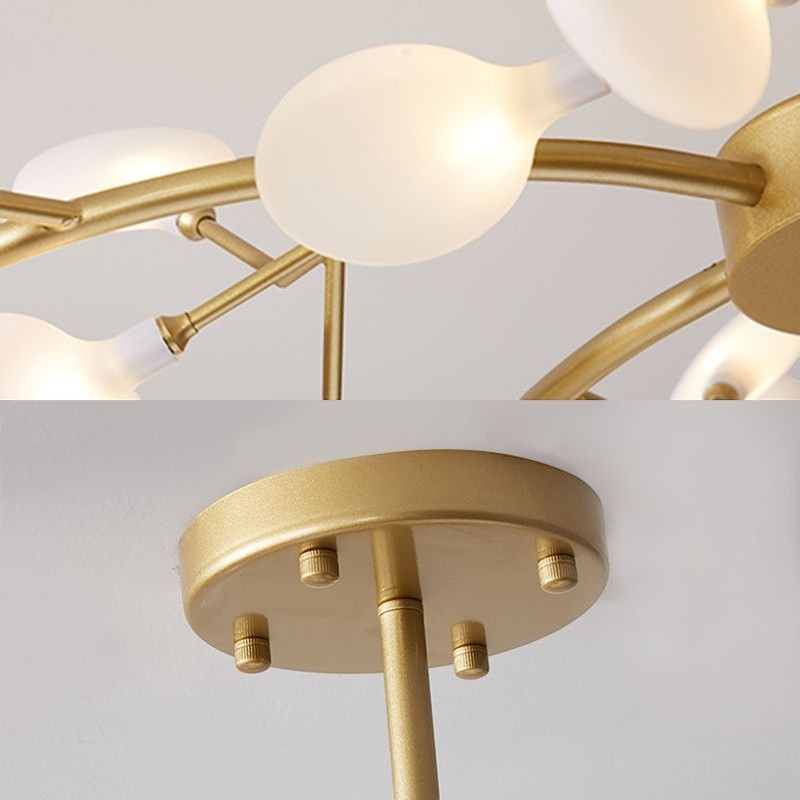 Suspension nordique élégante Dimoree en métal doré avec ampoules sphériques en verre diffusant une lumière chaude