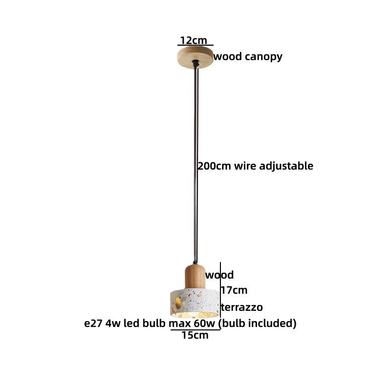 Suspension lumineuse Dimoree de style wabi-sabi avec abat-jour en terrazzo et détails en bois naturel
