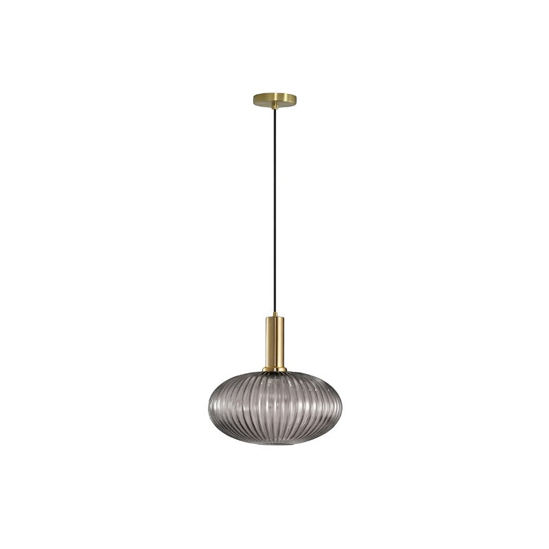 Suspension Dimoree en verre fumé nervuré avec structure en métal doré brossé pour un éclairage intérieur élégant.