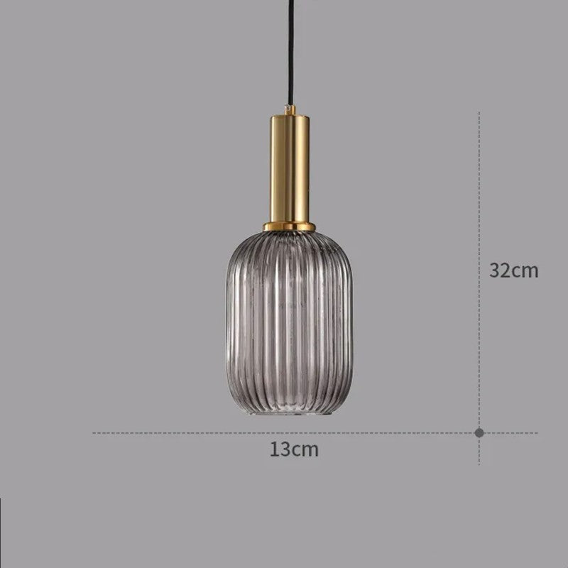 Suspension Dimoree moderne en verre fumé nervuré avec structure en métal doré brossé pour intérieur élégant.