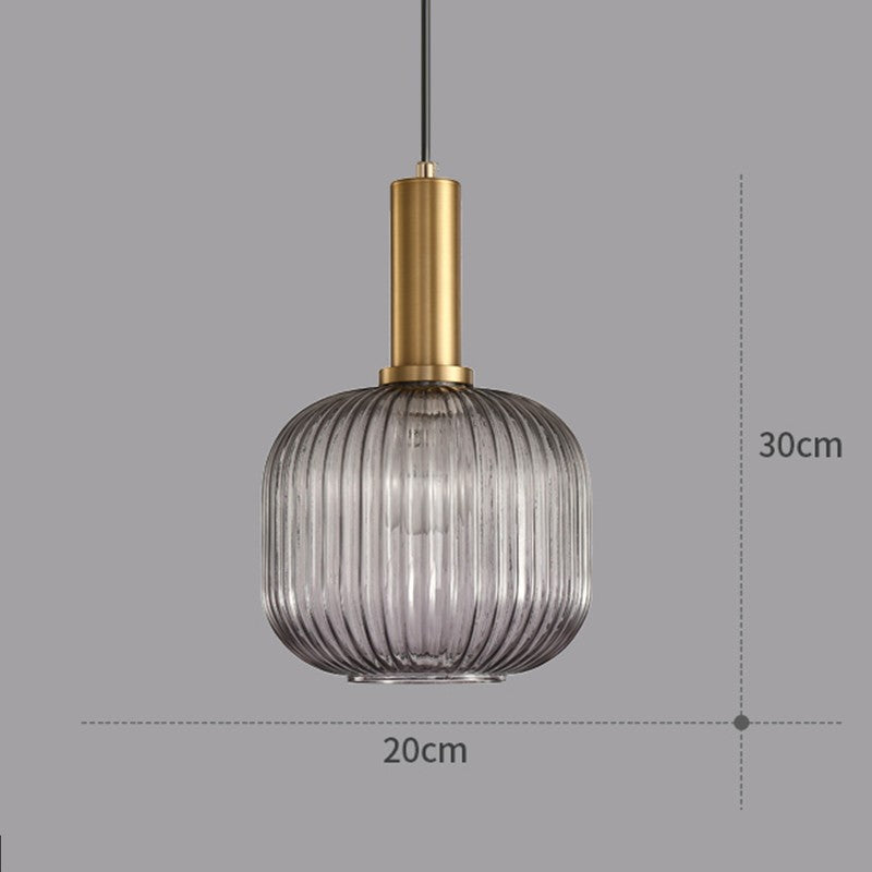 Suspension Dimoree moderne en verre fumé nervuré avec structure en métal doré brossé pour un éclairage élégant.