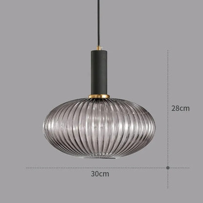 Suspension Dimoree moderne en verre fumé nervuré avec structure noire et détails dorés pour intérieur élégant.