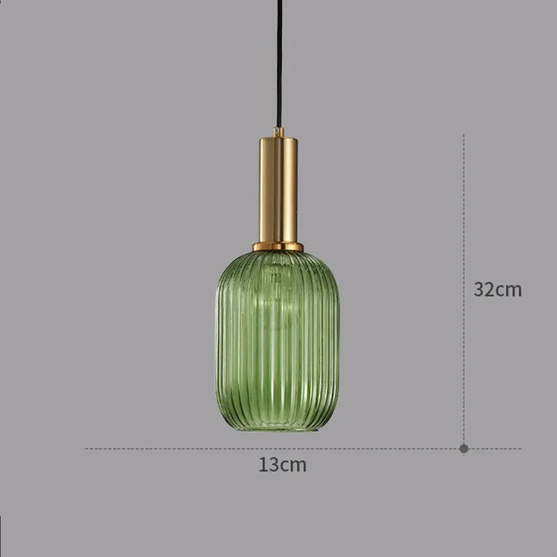 Suspension Dimoree en verre nervuré vert et métal doré, design moderne et élégant pour intérieur raffiné.