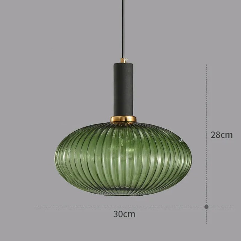 Suspension Dimoree moderne en verre nervuré vert avec détails en métal doré et noir pour un éclairage élégant.
