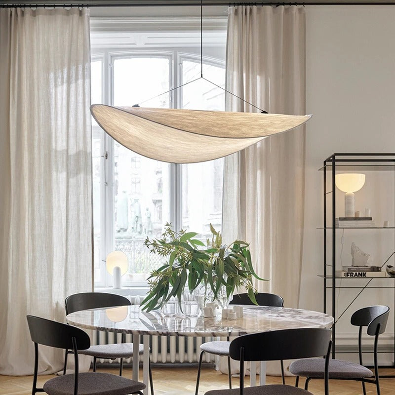 Suspension design et aérienne au style Wabi-Sabi